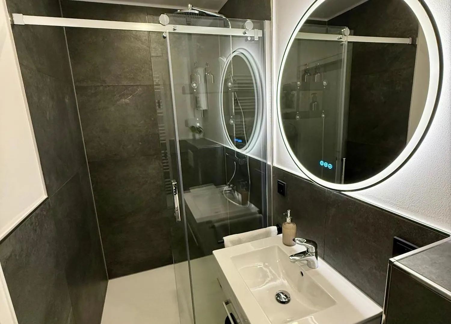 Schoenes Zwei-Zimmer-Apartment In Der Bremer City Appartement